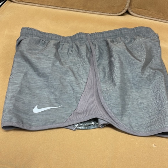 Nike gray running shorts - Picture 3 of 5